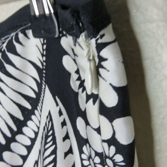 Y2K Banana Republic Silk Black and White Floral Short Skirt - Women's 4P - Picture 3 of 8